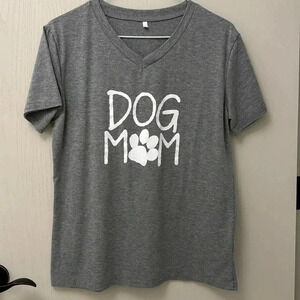 Dog Mom V Neck T Shirt Size Small w Paw Print only worn once!